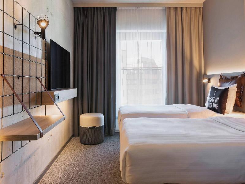 Moxy Hamburg City image