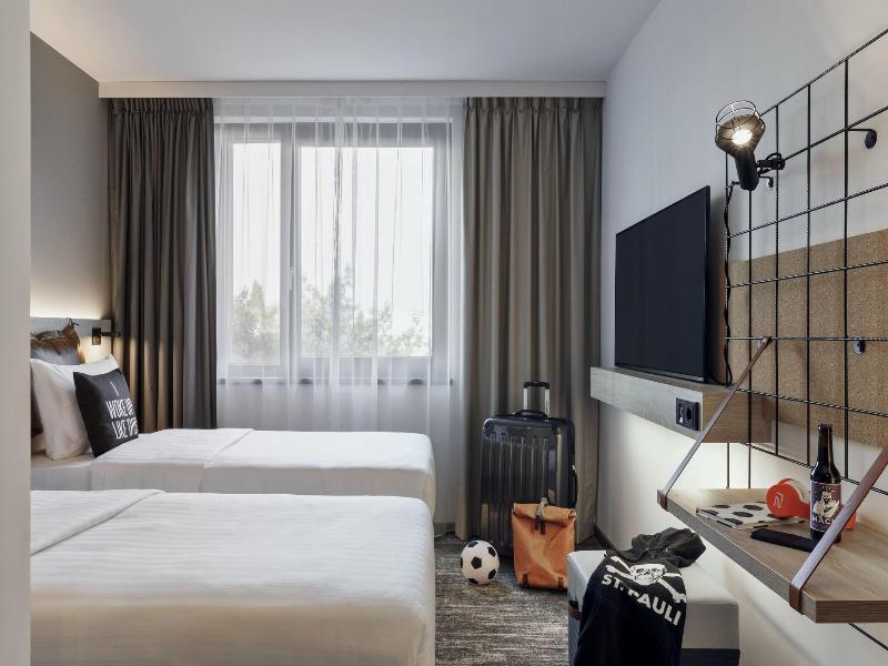 Moxy Hamburg City image