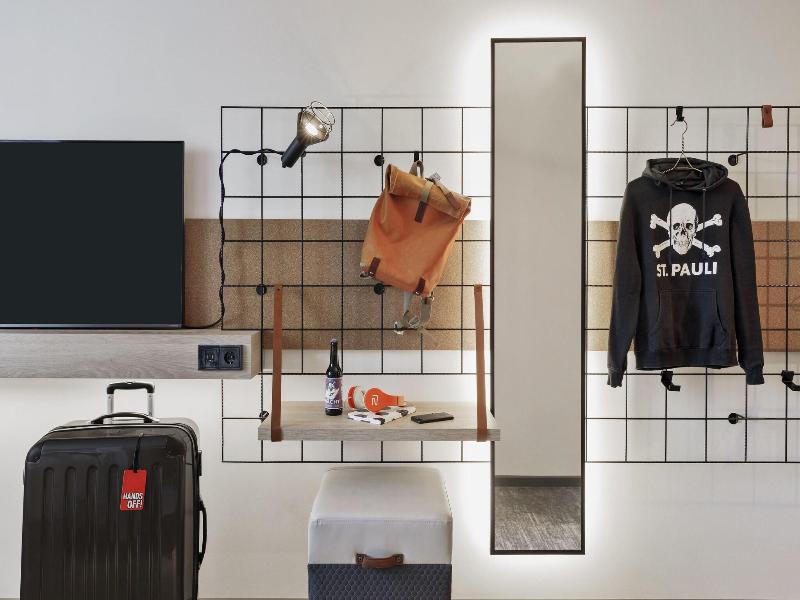 Moxy Hamburg City image