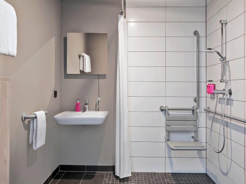 Moxy Hamburg City image