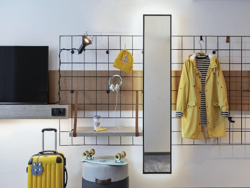 Moxy Hamburg City image