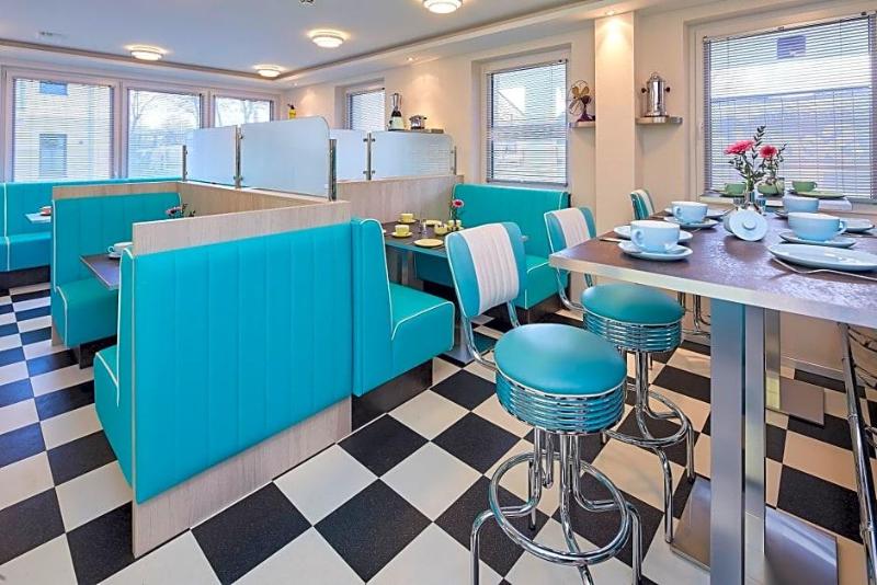 Bernstein 50'S Seaside Motel image