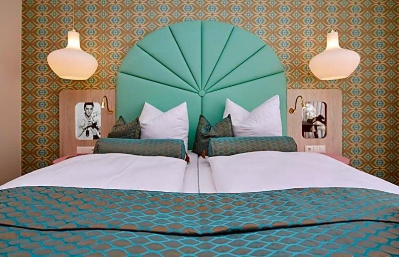 Bernstein 50'S Seaside Motel image