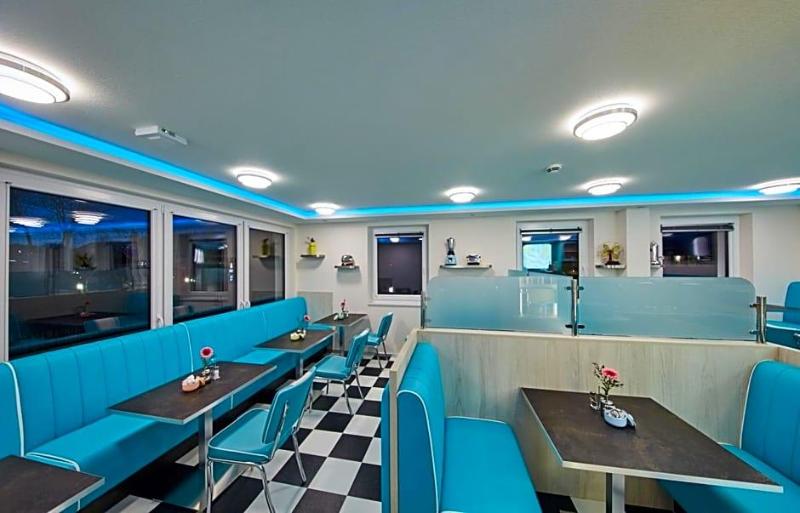 Bernstein 50'S Seaside Motel image