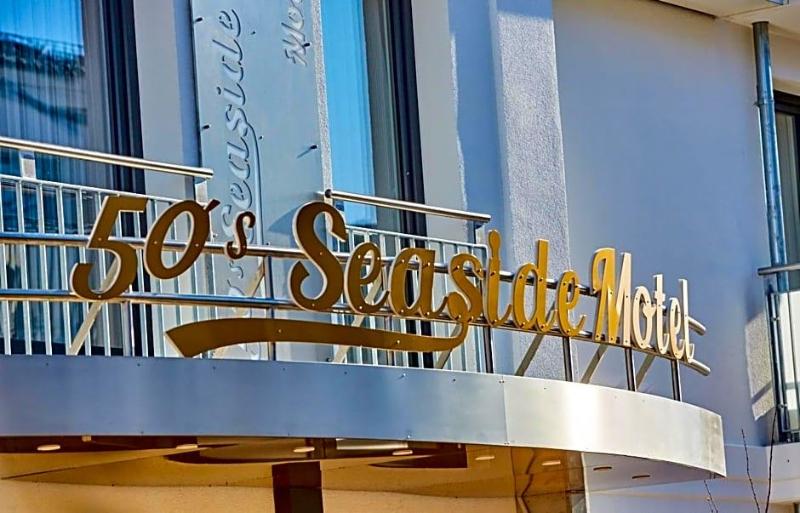 Bernstein 50'S Seaside Motel image