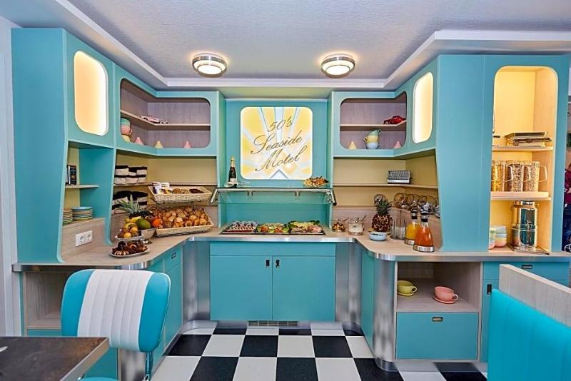 Bernstein 50'S Seaside Motel image