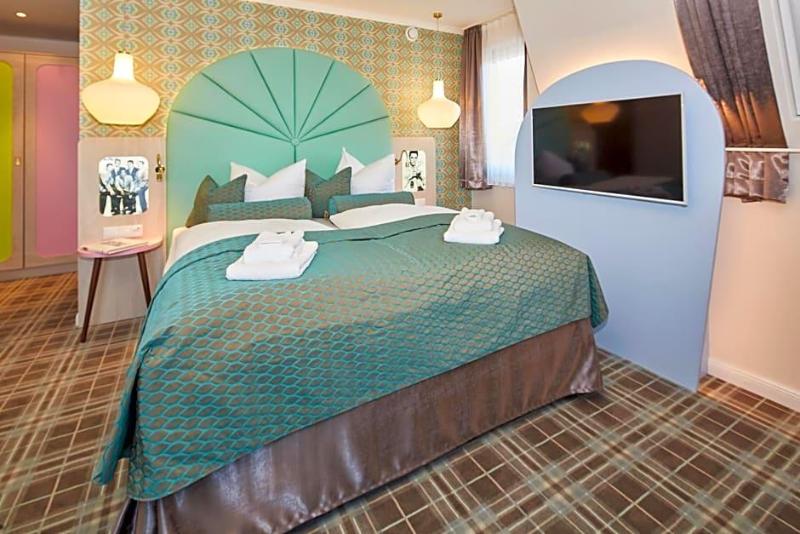 Bernstein 50'S Seaside Motel image