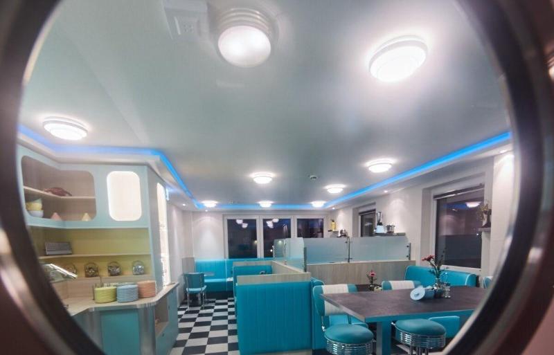 Bernstein 50'S Seaside Motel image