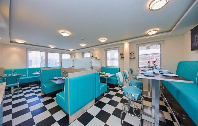 Bernstein 50'S Seaside Motel image