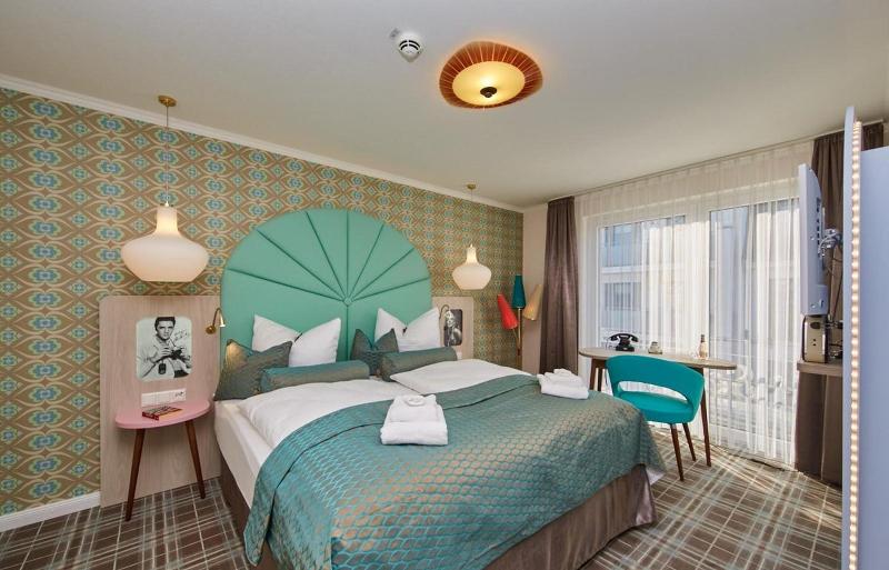 Bernstein 50'S Seaside Motel image