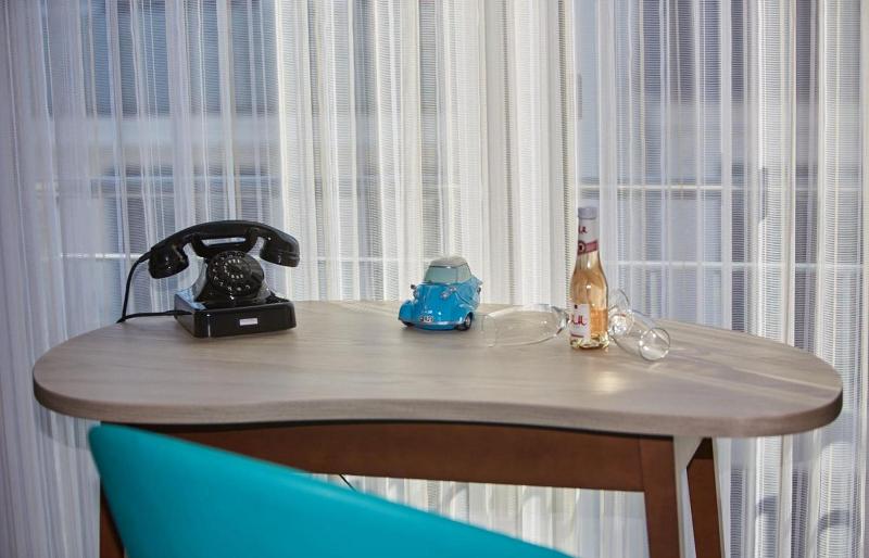 Bernstein 50'S Seaside Motel image