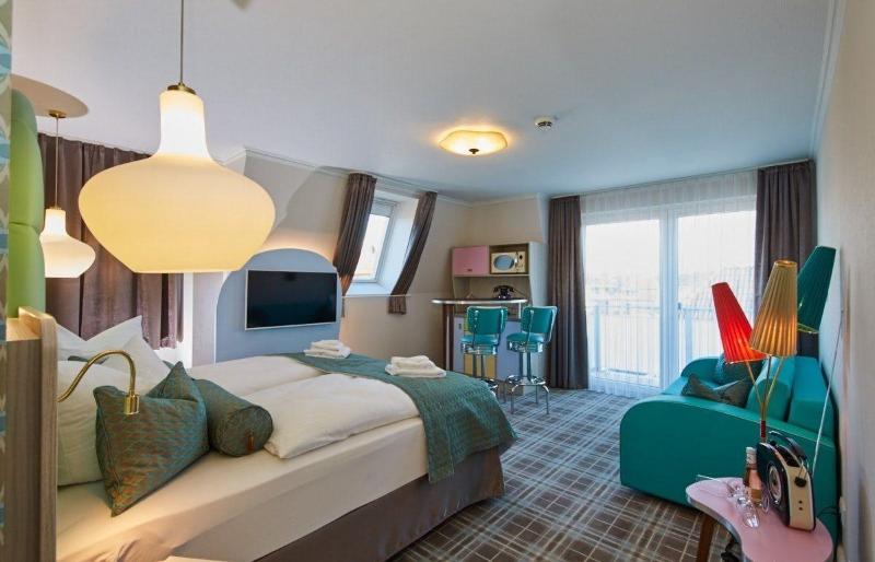 Bernstein 50'S Seaside Motel image
