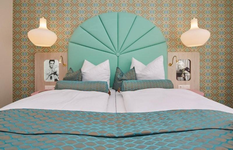 Bernstein 50'S Seaside Motel image