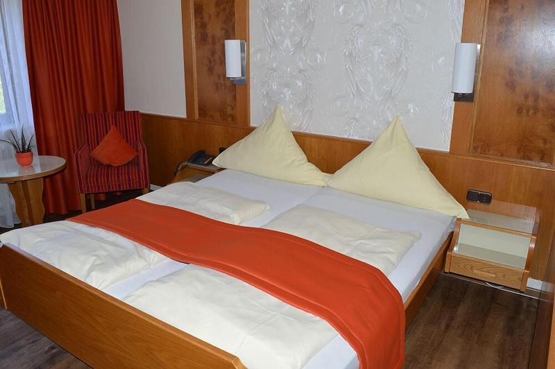 Hotel Gassbachtal & Nibelungen Café image