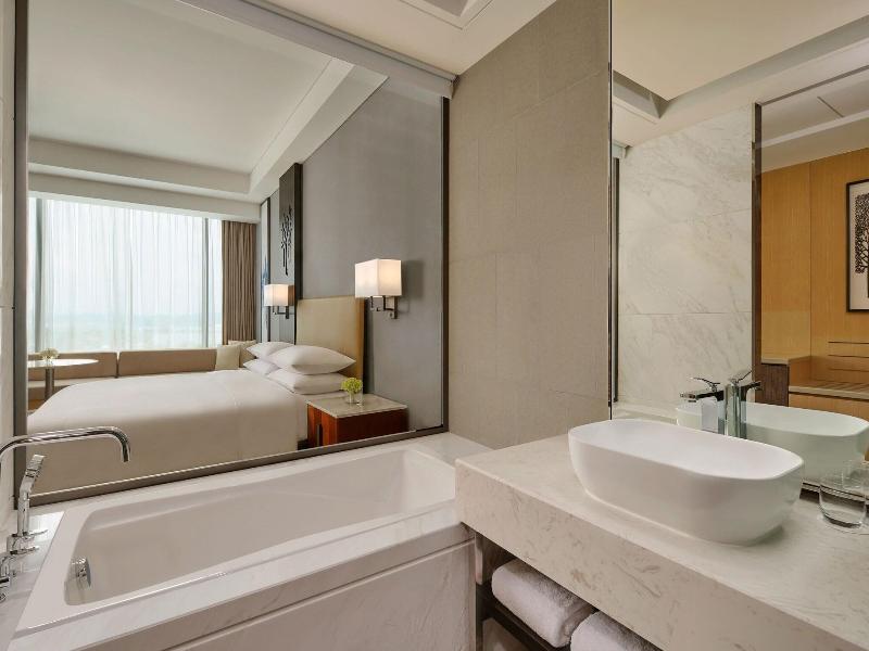 Batam Marriott Hotel Harbour Bay image