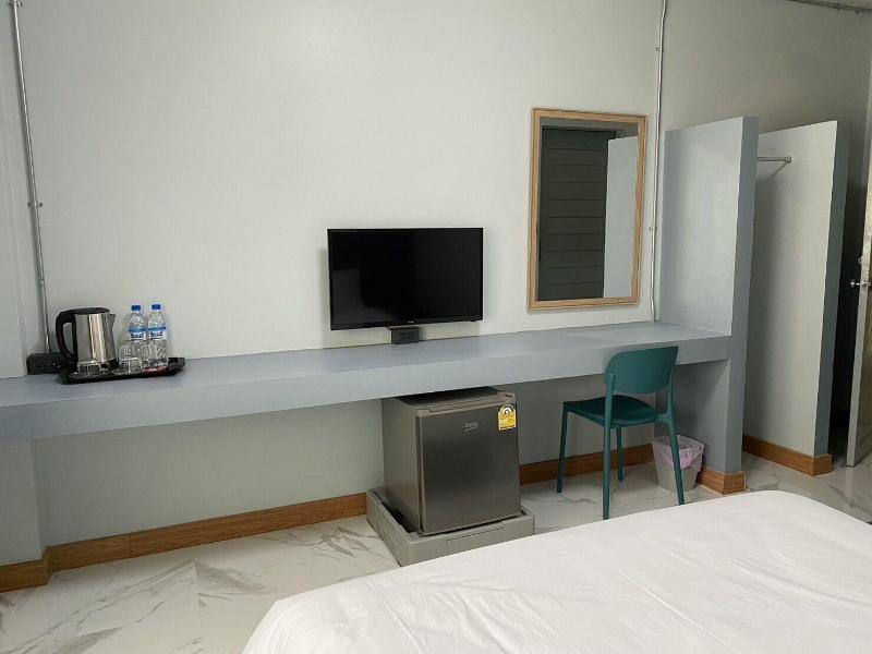 DOUBLE WITH DOUBLE BED