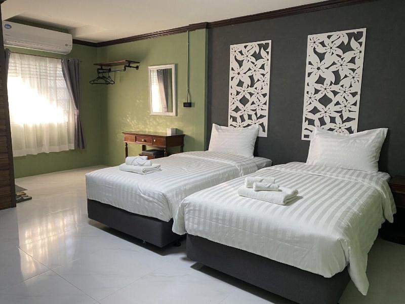 DOUBLE DELUXE QUEEN BED