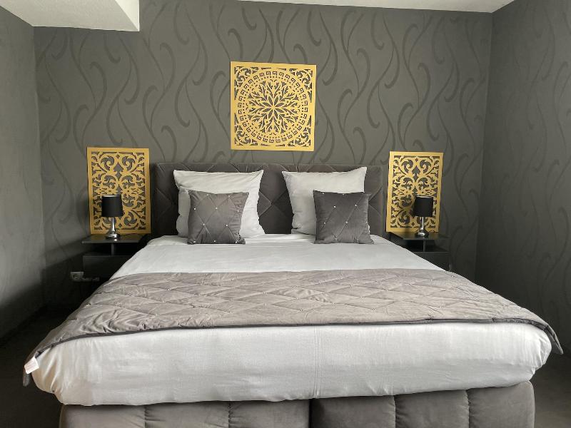 Dua Hotel image