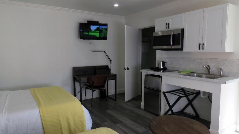 Gatehouse Motel image