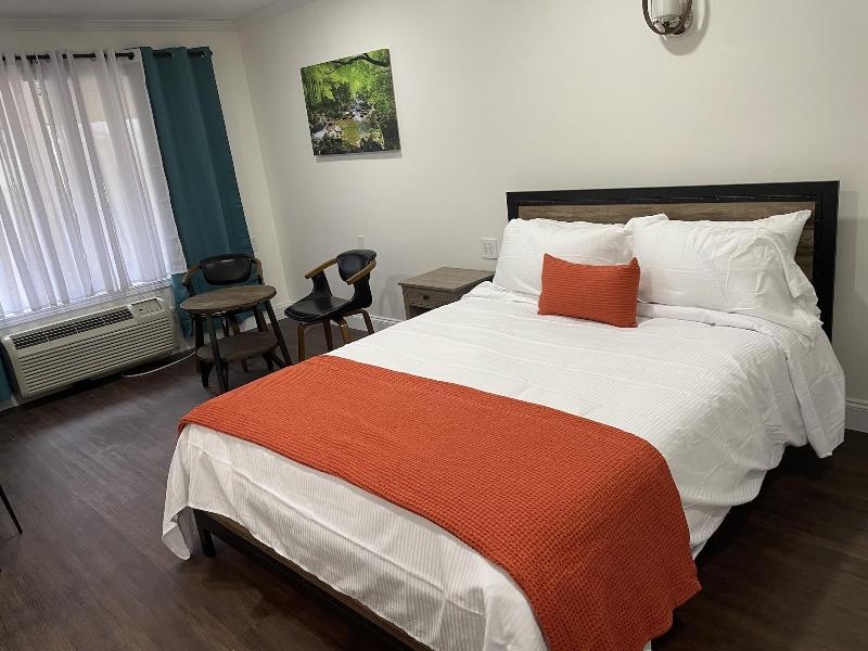 Gatehouse Motel image