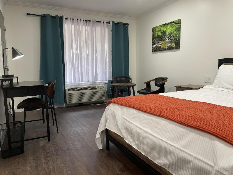 Gatehouse Motel image
