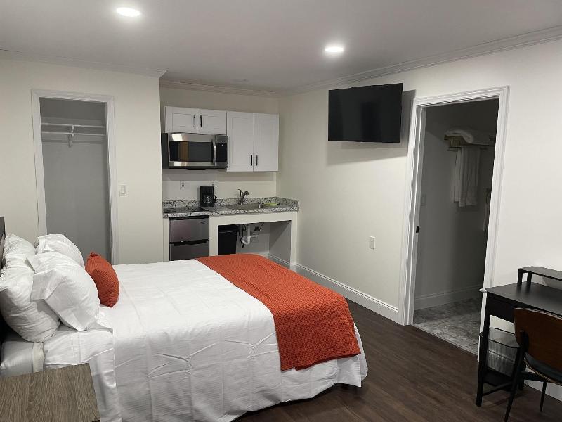 Gatehouse Motel image