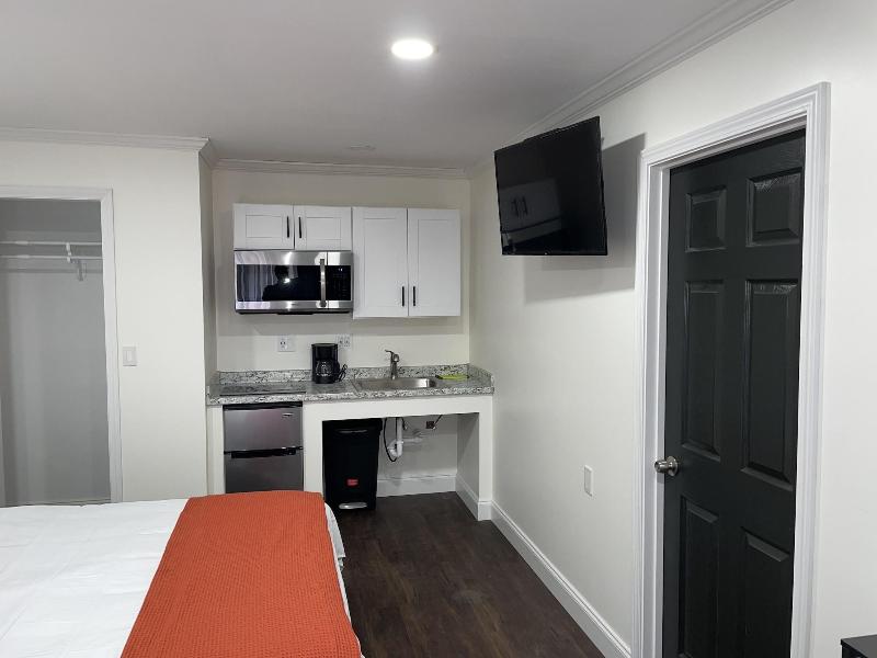 Gatehouse Motel image