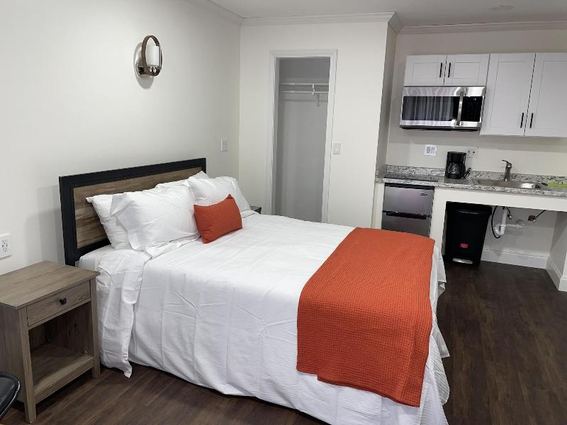 Gatehouse Motel image
