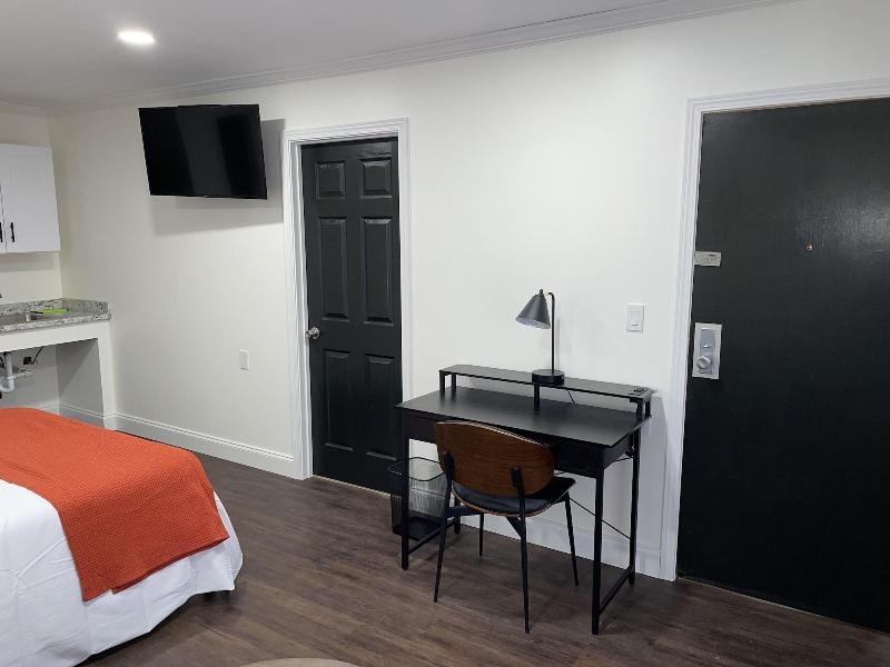 Gatehouse Motel image