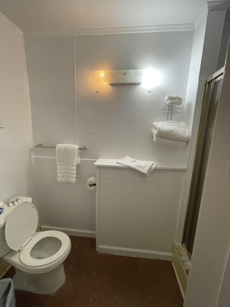 Gatehouse Motel image