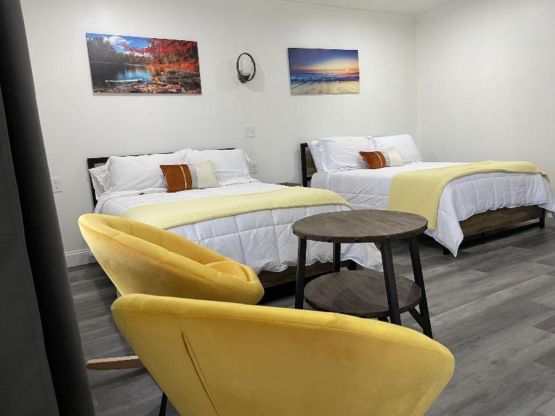 Gatehouse Motel image