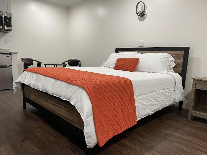Gatehouse Motel image