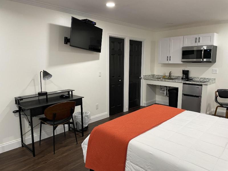 Gatehouse Motel image