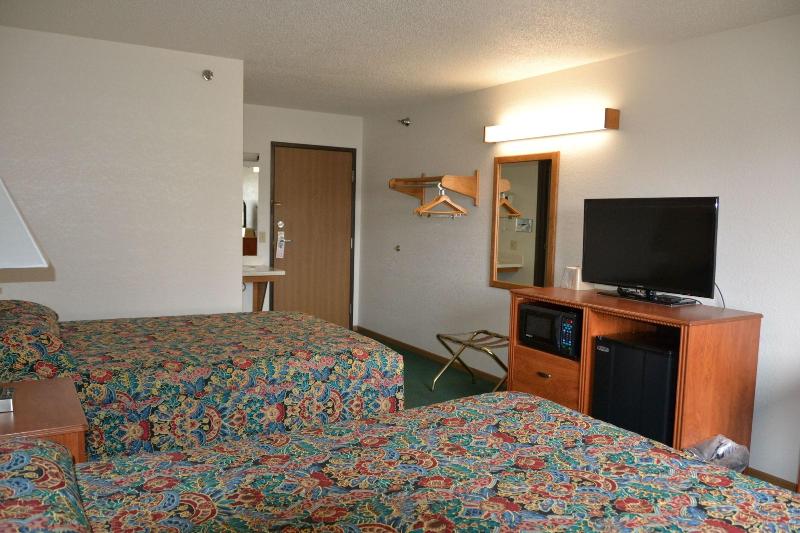 Carrington Inn & Suites image 3