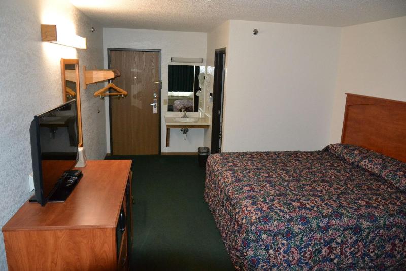 Carrington Inn & Suites image 2