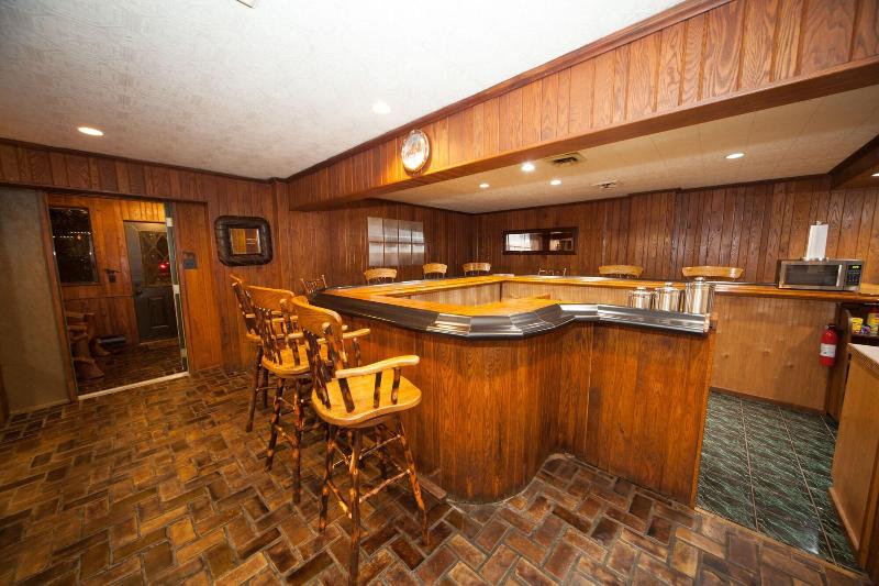 Log Cabin Lodge & Suites image