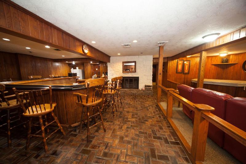 Log Cabin Lodge & Suites image