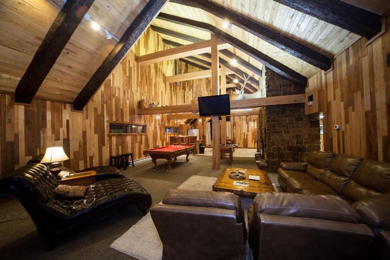 Log Cabin Lodge & Suites image