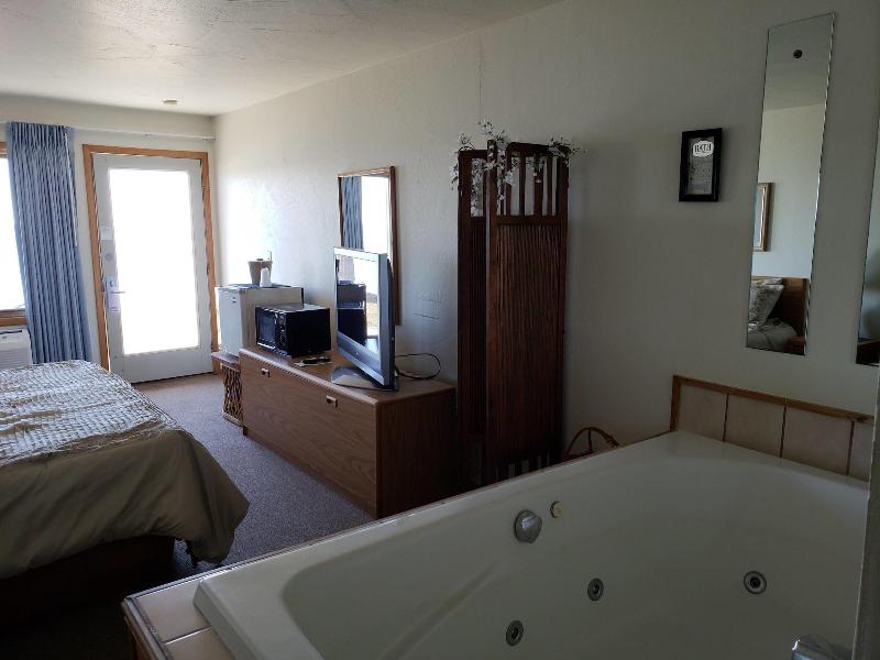 Algoma Beach Motel image