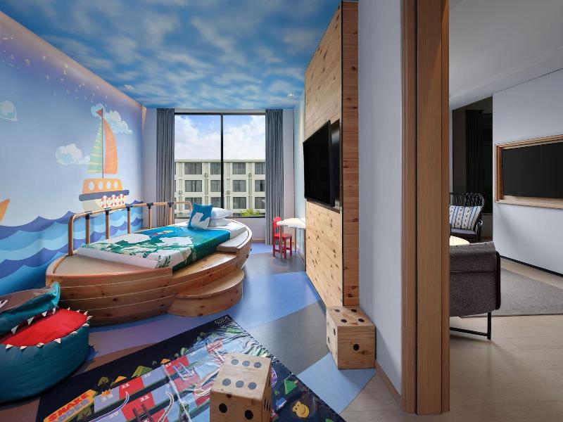 Four Points By Sheraton Phuket Patong Beach Resort image