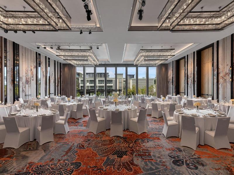 Four Points By Sheraton Phuket Patong Beach Resort image