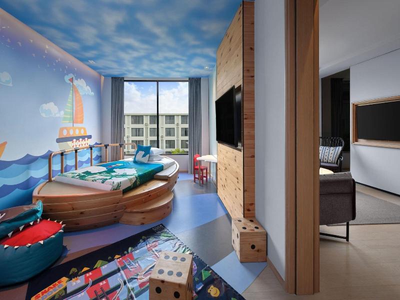 Four Points By Sheraton Phuket Patong Beach Resort image