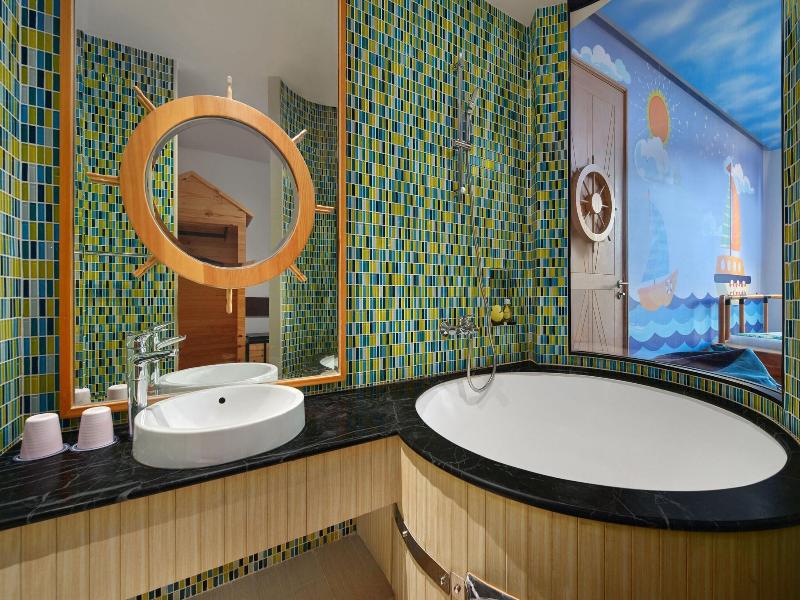 Four Points By Sheraton Phuket Patong Beach Resort image