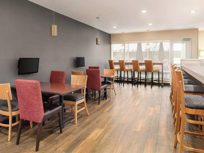 Towneplace Suites By Marriott Janesville image