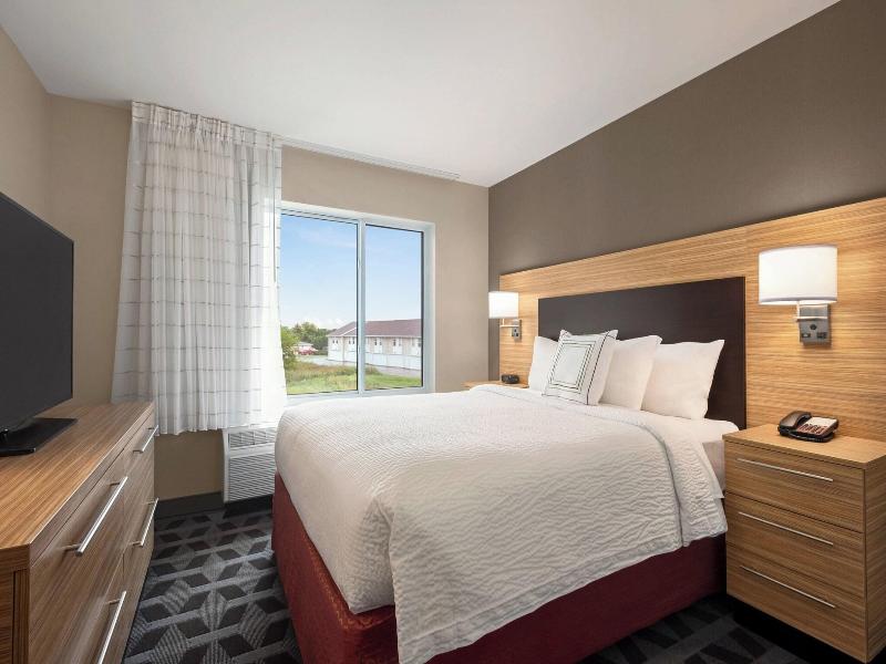 Towneplace Suites By Marriott Janesville image