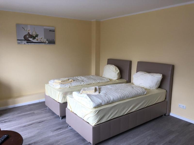 M&M Hotel - Neu Wulmstorf image