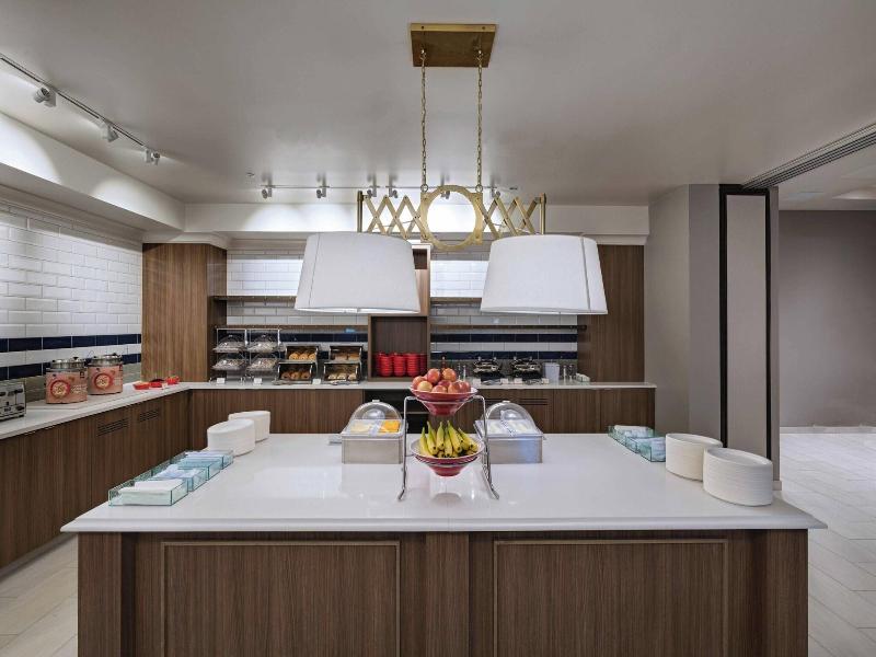 TownePlace Suites by Marriott San Diego Airport/Li image