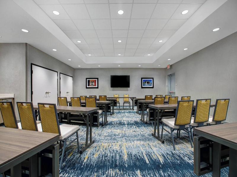 Towneplace Suites By Marriott Phoenix Glendale Spo image