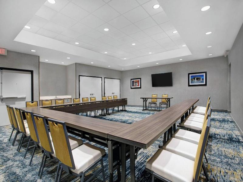 Towneplace Suites By Marriott Phoenix Glendale Spo image