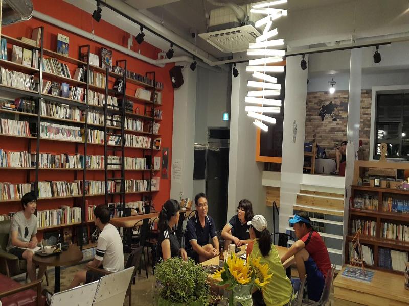 Andong Poong-gyung hostel n LIBRARY image